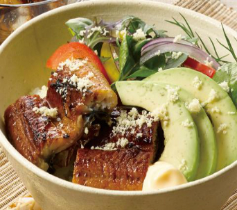 うなぎとアボカドの夏サラダ丼