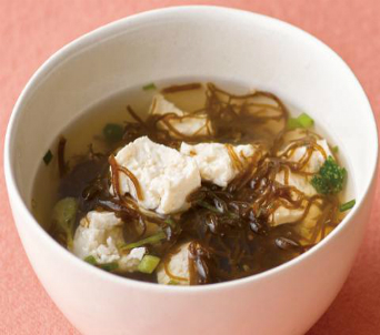 くずし豆腐のもずくスープ