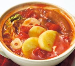 キャベツとソーセージのトマト鍋