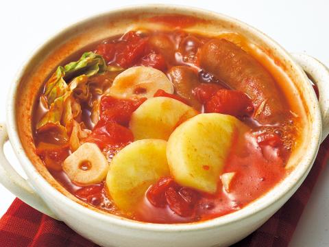 キャベツとソーセージのトマト鍋