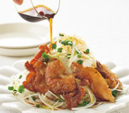 山盛りオニスラのカリカリ豚のっけ