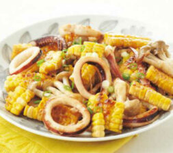 とうもろこしとイカのバターしょうゆ炒め