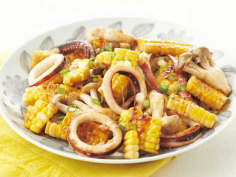 とうもろこしとイカのバターしょうゆ炒め