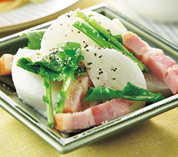 かぶとベーコンの温サラダ