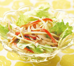 さけるチーズとカニ風味かまぼこのサラダ