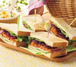 彩りトーストサンドイッチ