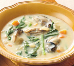 カキとほうれん草のチャウダー