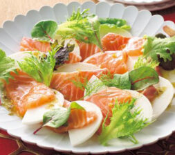 カブとサーモンのゆずこしょうカルパッチョ